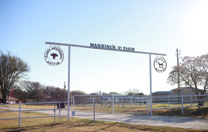 Manning's 4M Farm Sign